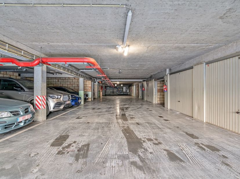 Garage à louer
                    à 9300 Aalst