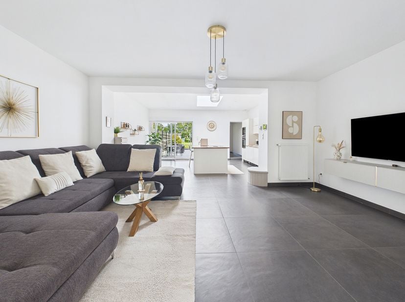 Volledig gerenoveerde gezinswoning met prachtige tuin en zicht op de velden<br />
Op zoek naar een instapklare woning waar ruimte, comfort en een rust