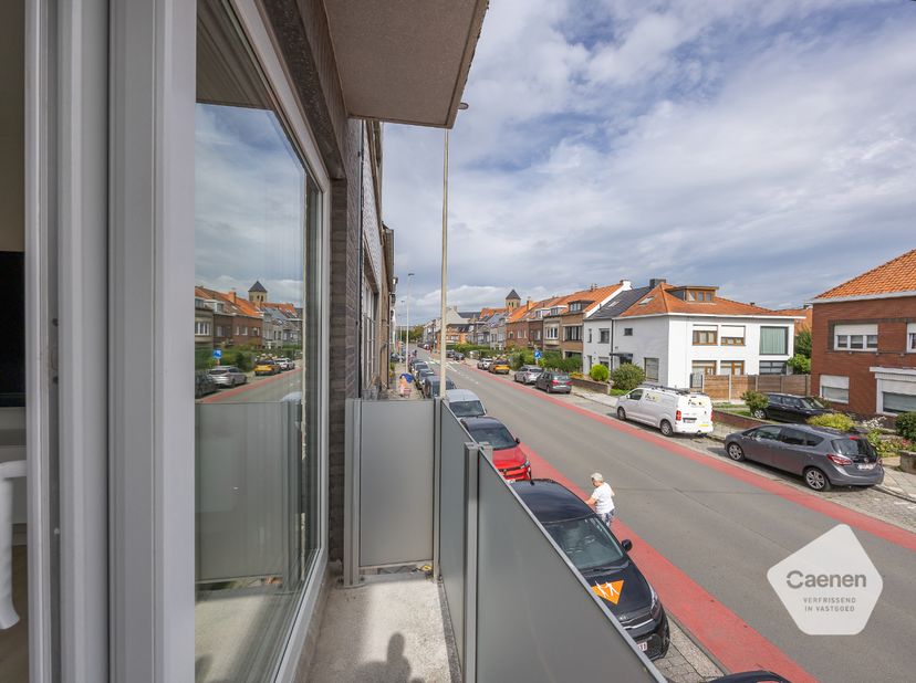 <br />
	Welkom in dit sfeervolle appartement, gelegen op de eerste verdieping aan de Mariakerkelaan. Het appartement beschikt over een bewoonbare oppe
