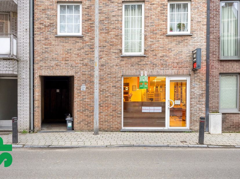 Multifunctioneel handelspand in het hartje van Geel.<br />
Ideaal gelegen handelspand vlakbij de winkelstraat van Geel met een vlotte verbinding naar