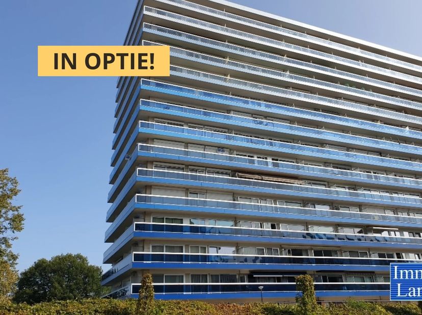 Instapklaar en perfect ouderhouden appartement met 2 + 1 slaapkamers, veel lichtinval en volledig geïnstalleerde keuken. (Meer info op www.immoland.co