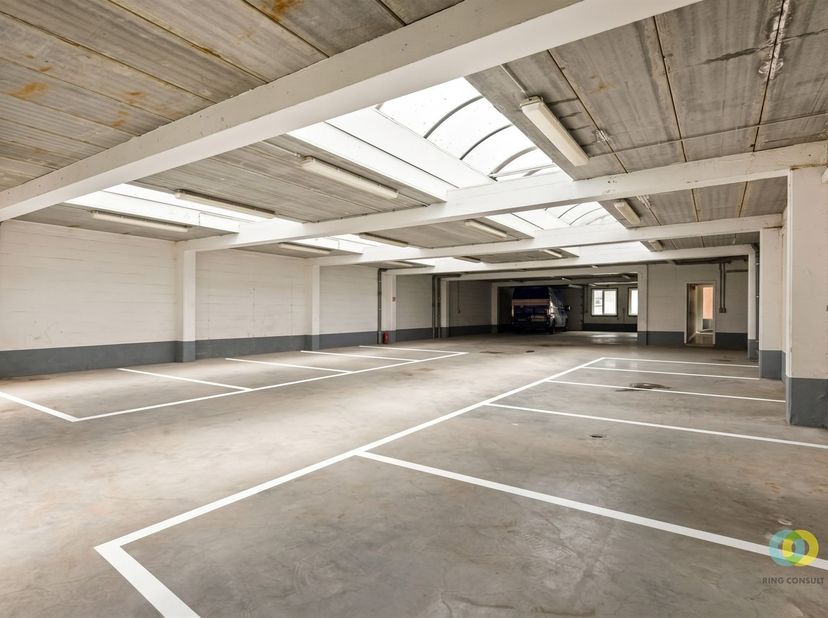 Privatieve binnenstaanplaats te huur in een afgesloten garage in Machelen. In deze wijk is het niet altijd eenvoudig om een parkeerplaats in de straat