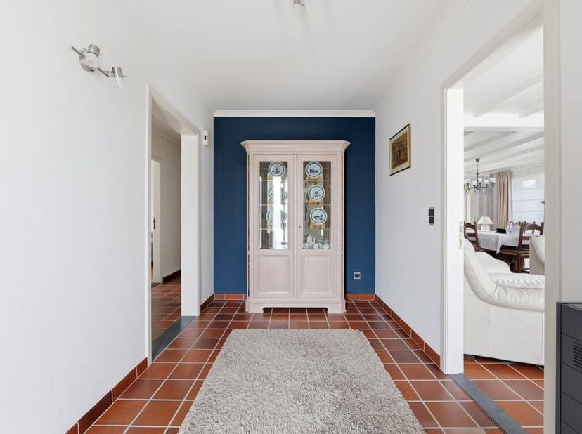 Op een rustige en aangename locatie in Bekkevoort bevindt zich deze charmante, open bebouwing op de Oude Leuvensebaan 52A. De woning geniet van een ru