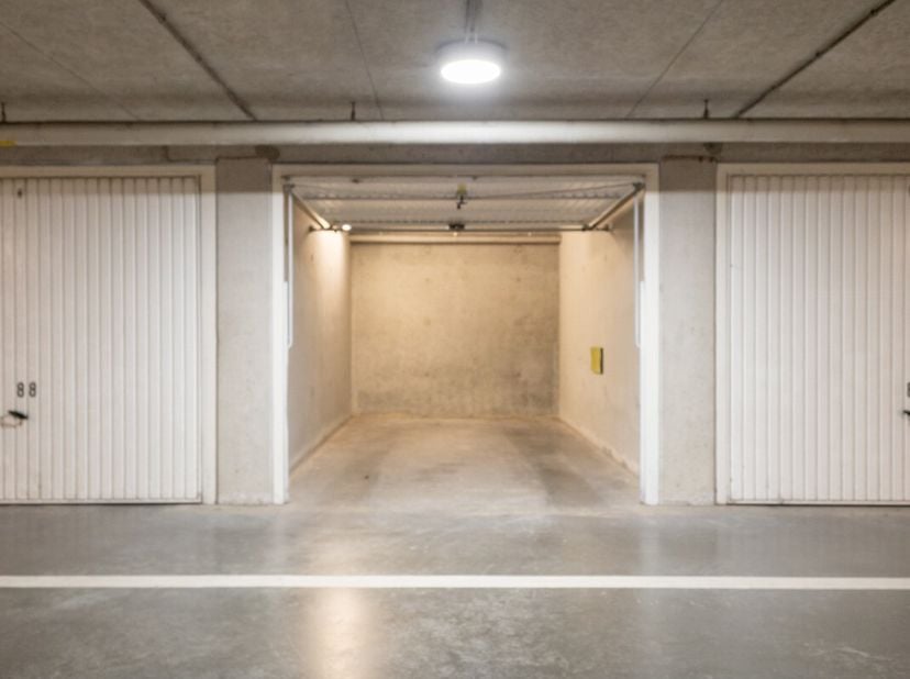 Garage te koop in Albert I promenade 60 bus 87,
                    8400 Oostende