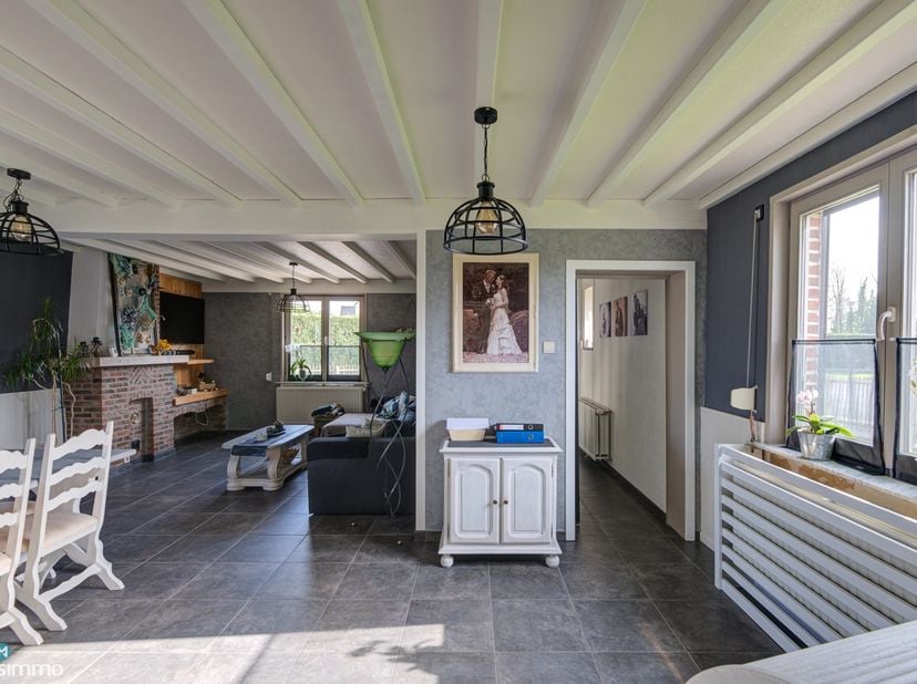 GERENOVEERDE, INSTAPKLARE VRIJSTAANDE WONING MET 3 SLAAPKAMERS IN NEEROETEREN (MAASEIK)<br />
<br />
*** Bekijkt U deze woning via een aanverwante web