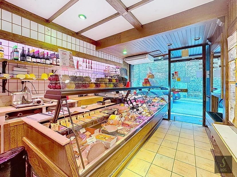 Bedrijfsvastgoed over te nemen in ,
                    7130 Binche