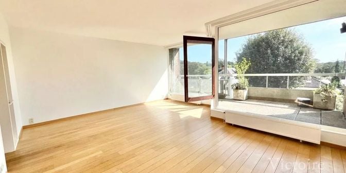 Appartement te huur in P 4, 1180 Ukkel