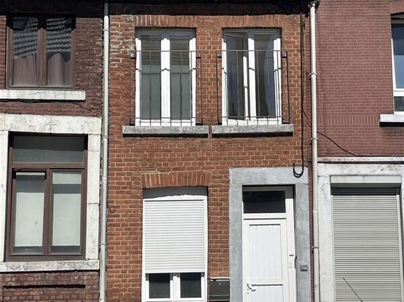 ***** OPTION ***** <br />
Petite maison conviviale de +/- 70m2 située au coeur du quartier vivant de Sainte-Marguerite et proche de toutes commodités.