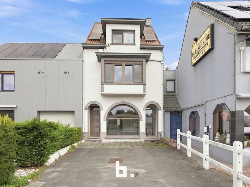 Huis te koop in Meensesteenweg 145,
                    8890 Moorslede