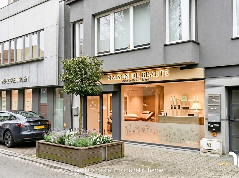 Centraal gelegen commerciële ruimte met veel potentieel.<br />
<br />
STARTPRIJS: Elk aanbod boven deze startprijs wordt voorgelegd aan de eigenaars