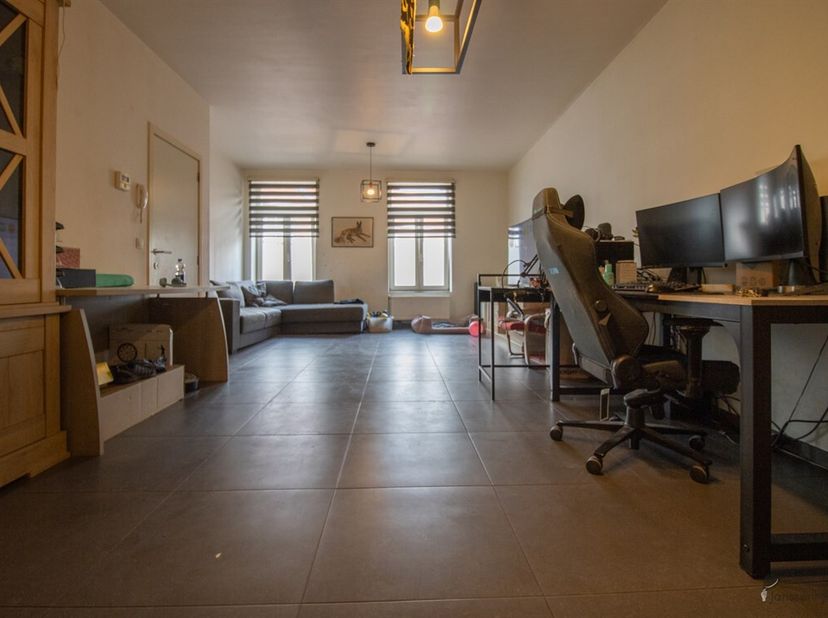 Gelijkvloers appartement van 115 m² met tuintje en garage in centrum Gierle. <br />
Gezamenlijke inkomhal voor alle appartementen. <br />
Centraal gel