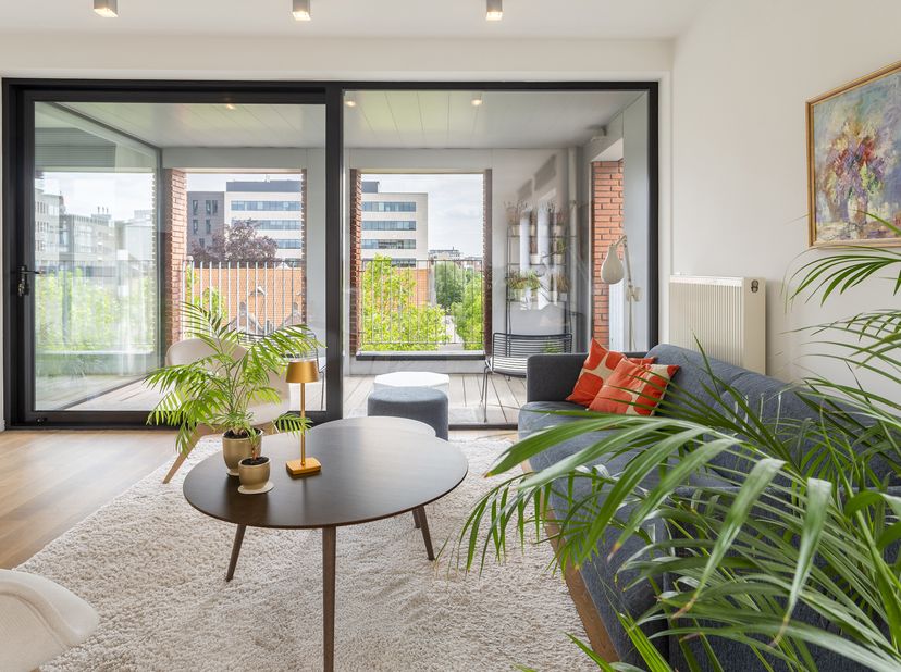 Appartement lumineux et spacieux d’environ 118 m² situé au quatrième étage de la résidence « I-LO », à l’angle de la Napelsstraat et de la Londenstraa