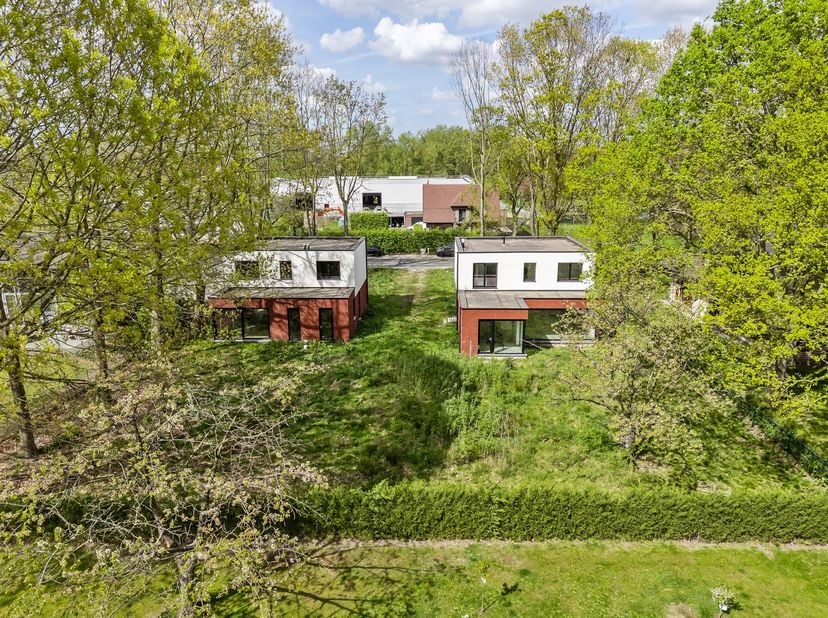 Moderne open bebouwing op ruim perceel in Wichelen<br />
<br />
In het charmante Wichelen vindt u deze moderne open bebouwing op een ruim perceel va