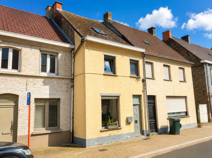 Op zoek naar een betaalbare woning met ruimte en een uitstekende ligging? Deze gezellige tussenwoning op wandelafstand centrum Oudenaarde biedt alles