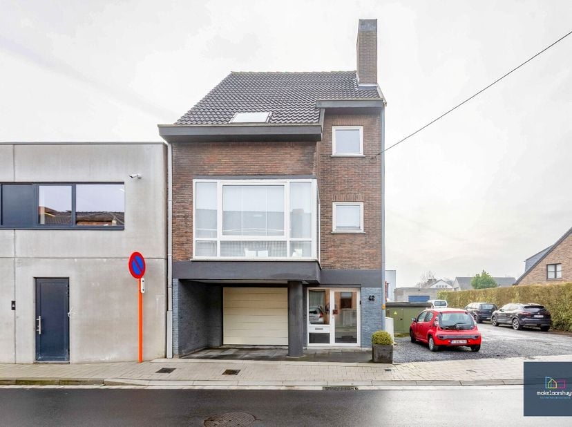 Deze eigendom werd gebouwd in het jaar 1973 op een perceel van 206m². De woning is voldoende ruim en heeft een bewoonbare oppervlakte van 177m².<br />