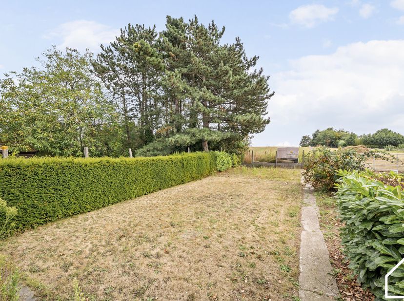 Charmante kloeke woning die deels gerenoveerd werd op een ruim perceel in Zonnebeke<br />
<br />
ONTDEK DE VASTGOEDVIDEO; https://youtube.com/embed/Cr