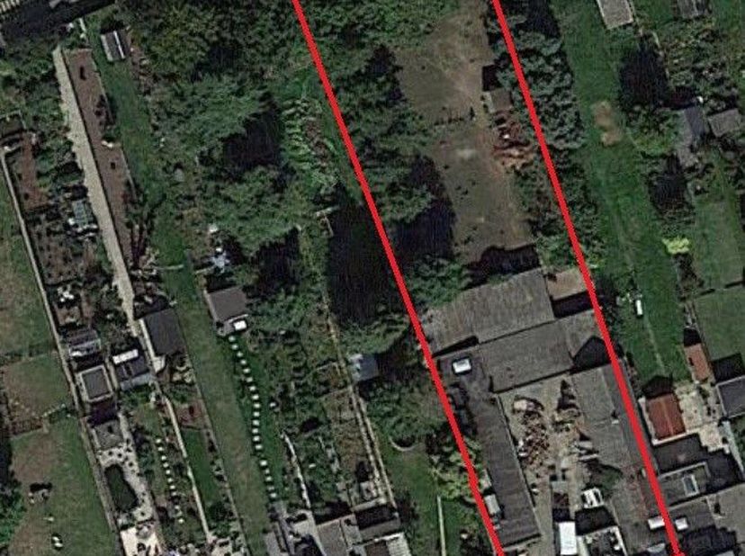Entrepôt avec grand jardin et 3 garages-entrepôt de 6 x 30m= 437m²-superf 1768m²