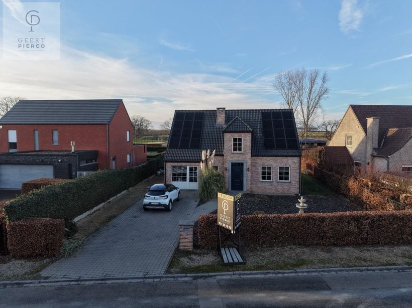 Deze kappe villa, gelegen op een prachtig perceel van 22a 93ca, bevindt zich op een fantastische locatie in het hart van het groene Haspengouw.<br />