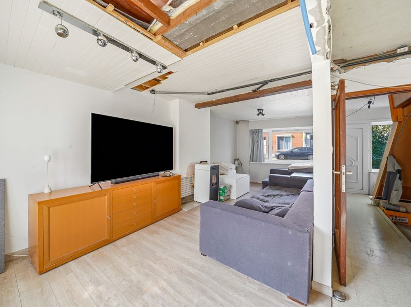 Ontdek deze rijwoning in Bredene! De woning vormt de ideale thuisbasis voor starters, alleenstaanden of koppels die op zoek zijn naar een instapklare