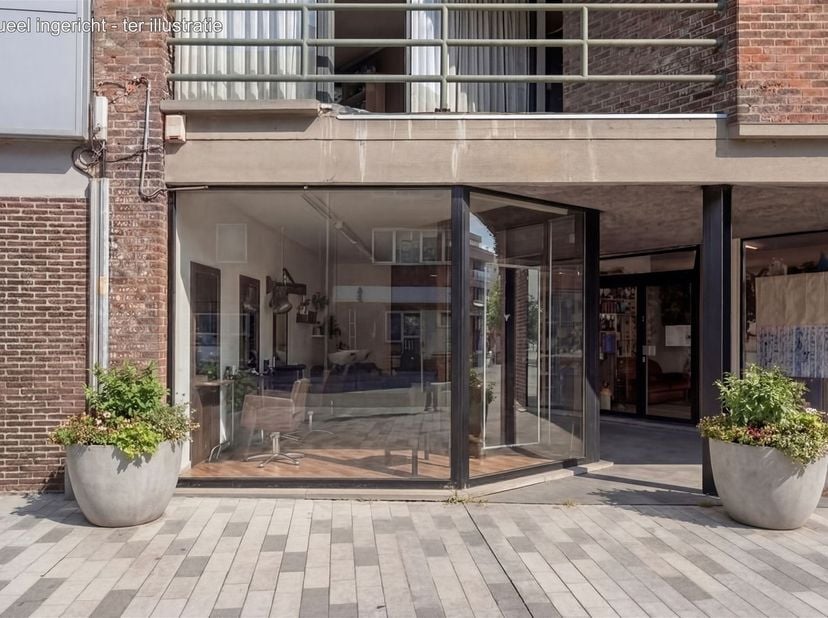 EINDERPAD 7 – 3900 LOMMEL<br />
<br />
Handelsgelijkvloers in het centrum van Lommel, geschikt voor diverse doeleinden.<br />
<br />
Dit handelsgelijk
