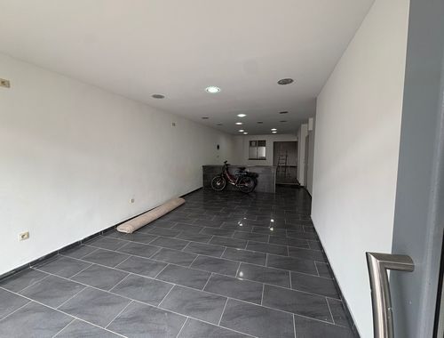                                         Rez-de-chaussée commercial à louer à Sint-Niklaas, € 700
