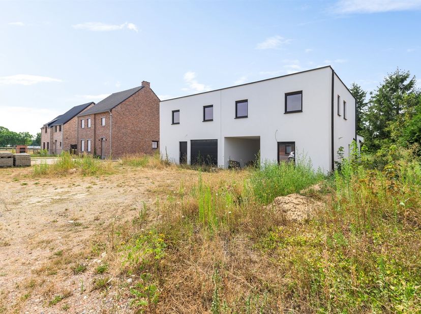Moderne halfopen woning met 3 slaapkamers en zuidwestgerichte tuin<br />
Locatie<br />
Deze moderne halfopen woning is gelegen aan de Gestelsesteenw