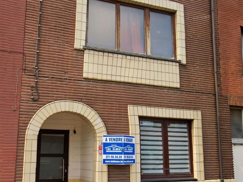 À Vendre : Duplex avec 4 chambres et jardin ! <br />
Venez découvrir cet appartement au rez-de-chaussée située au 328, Rue de Couillet à 6200 Châtelet