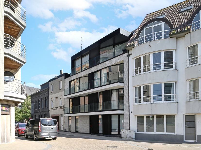 Cet appartement à haut rendement énergétique avec pompe à chaleur, chauffage par le sol et panneaux solaires est situé au centre d'une petite résidenc
