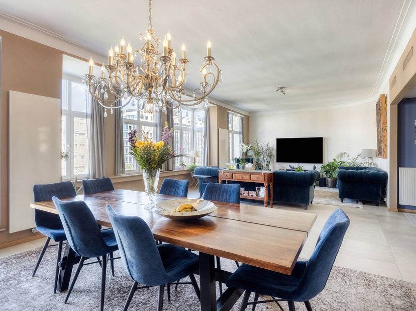Ce spacieux appartement à vendre dispose d'une surface habitable généreuse de pas moins de 172 m². L'appartement offre beaucoup d'espace et de confort