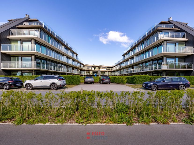 Ongemeubeld 2 slaapkamer appartement in de gezellige buurt van residentie Waterfront. Het appartement beschikt over een fantastisch terras en afzonder