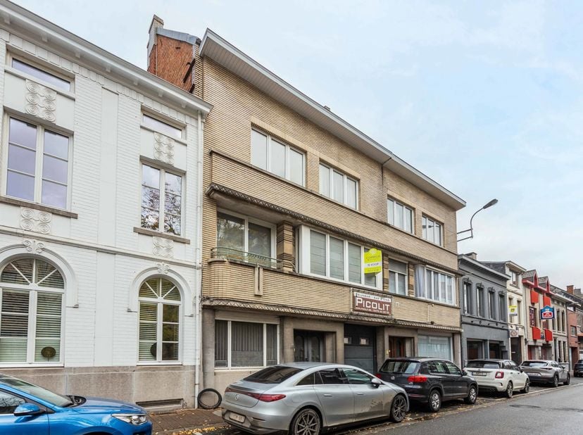 Ce projet comprend deux parcelles cadastrales.&amp;#160;<br />
Au premier &amp;eacute;tage, nous avons un appartement pr&amp;ecirc;t &amp;agrave; l'emploi avec une en