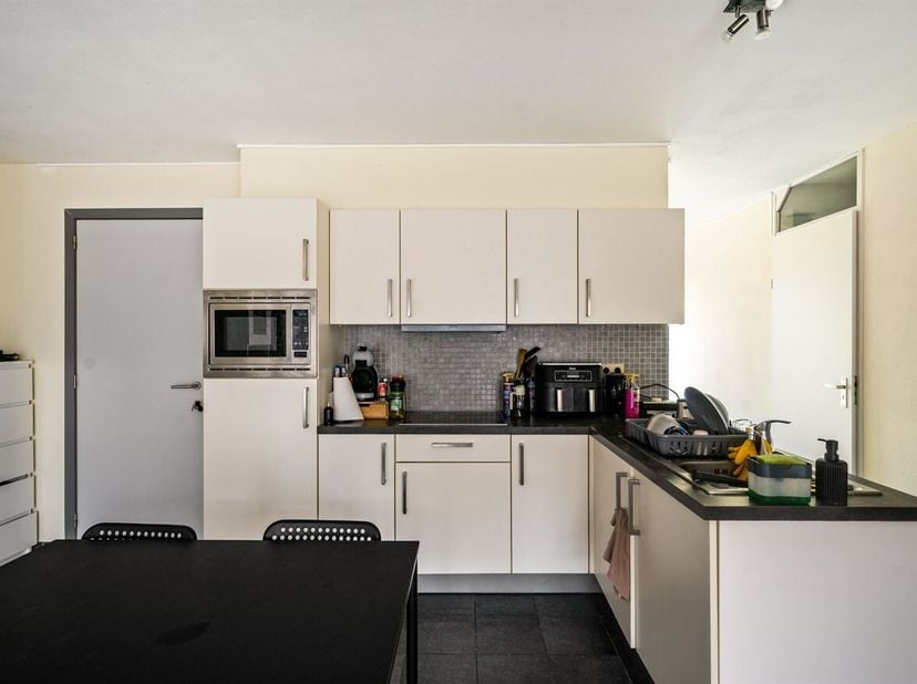 appartement de 1 chambre à coucher dans le centre de Geel<br />
Situé au troisième étage, cet appartement offre un espace de vie agréable et très lumi