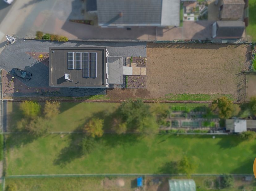 ASPELARE - Deze moderne woning zal u in al zijn opzichten kunnen bekoren. Deze woning, die werd afgewerkt met zeer kwalitatieve materialen, biedt u na