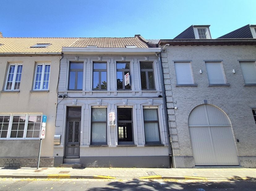 Bent u op zoek naar een woning met karakter, charme én een uitstekende ligging?&amp;nbsp; Dan zal deze prachtige burgerwoning, gelegen in het historische