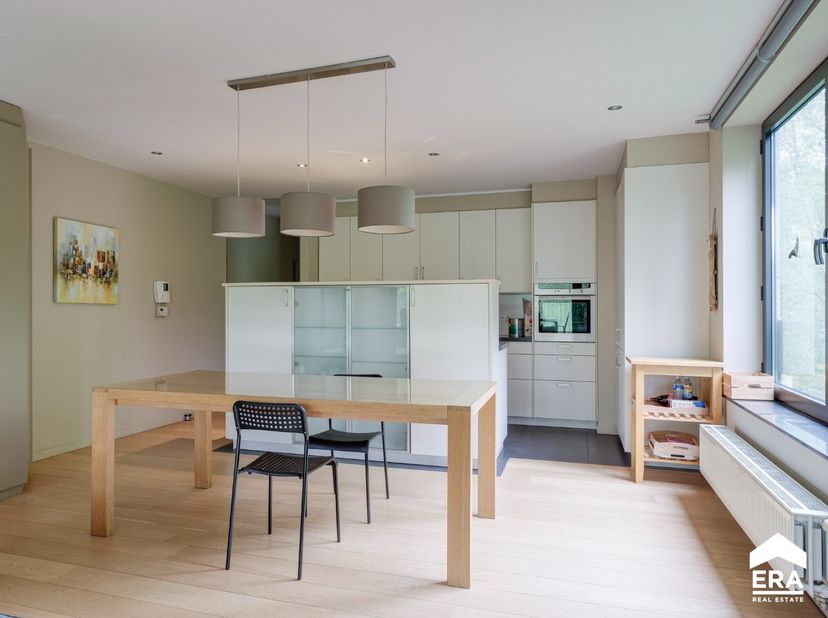 vendre : appartement spacieux à Genk, situé au calme au cur de la verdure. Cet appartement économe en énergie (label B) construit en 2008 offre 125 m²