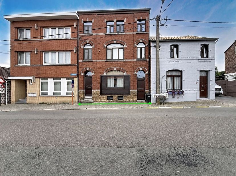 Découvrez la visite virtuelle de cette maison sur le site web de Co Immo.<br />
Maison très spacieuse et majestueuse avec terrasse et jardin, située à