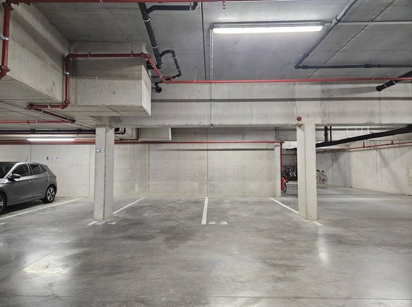 Garages à vendre dans le cadre du projet Gulden Roos à Bruges. <br />
<br />
Vous recherchez un garage à vendre à Bruges ? Découvrez le nouveau projet