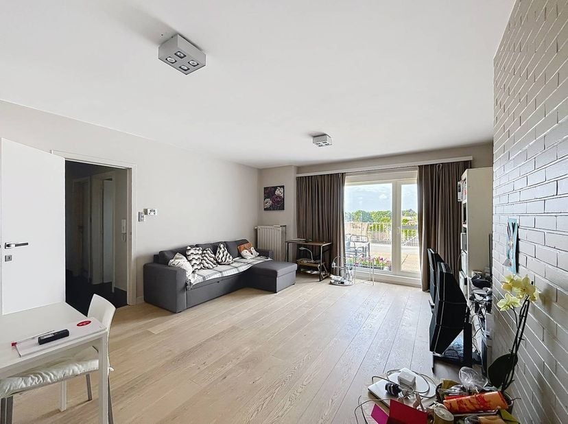 Dit prachtige penthouse-appartement komt vrij en combineert rust en comfort perfect. Het appartement is gelegen in een aangename, kalme residentie, id