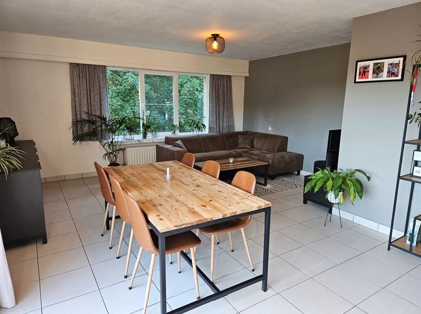 Duplex appartement met 2 slaapkamers en garage<br />
Ligging: <br />
Centraal gelegen met winkels, horeca, scholen, openbaar vervoer op wandelafstand.