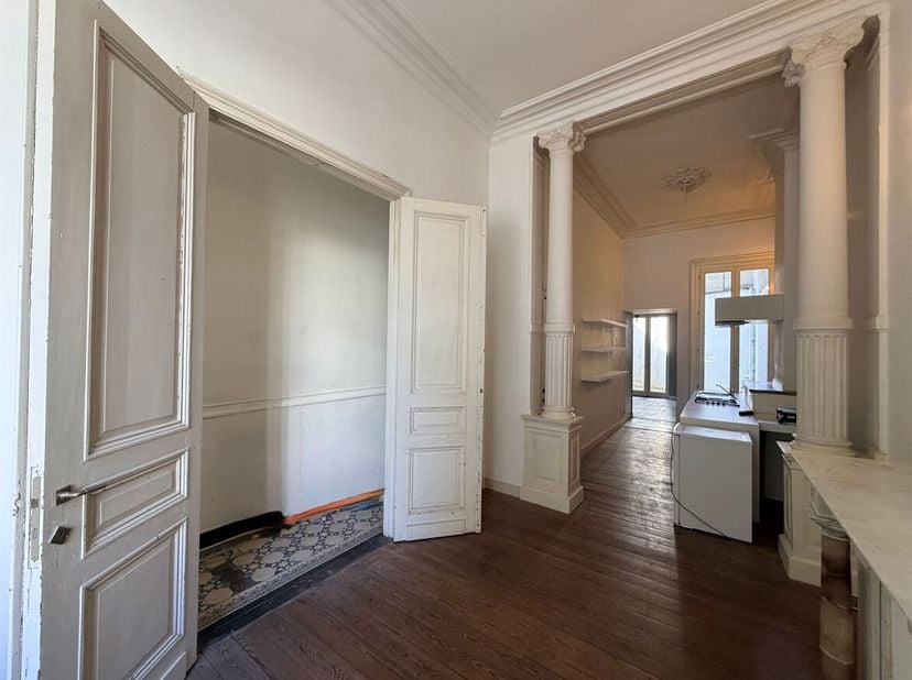 Duplexappartement met koer op het Zuid te huur!<br />
Ligging: Gelegen in het bruisende Zuid, goed gelegen met alle voorzieningen (openbaar vervoer, w