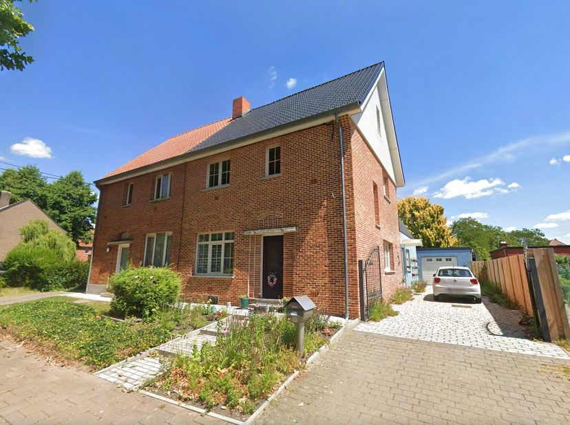 Deze charmante woning is&amp;nbsp;gelegen aan de Plataanstraat&amp;nbsp;in een rustige Winterslagse woonwijk zonder doorgaand verkeer. Dankzij de ligging en d