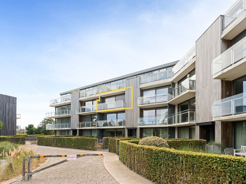 LICHTRIJK APPARTEMENT MET TWEE TERRASSEN EPC A<br />
U zoekt een ruim en bijzonder lichtrijk appartement waar u volop kunt genieten van zon, rust en