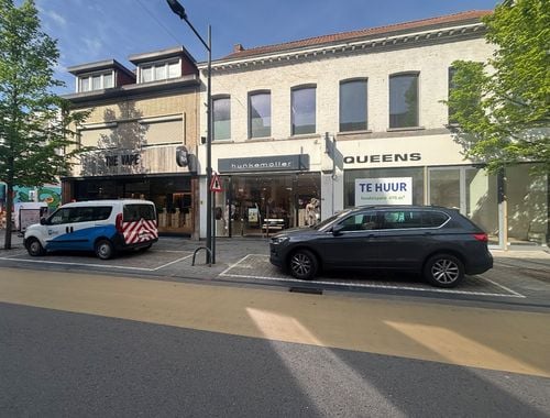                                         Commerce à louer à Mol, € 2.950
