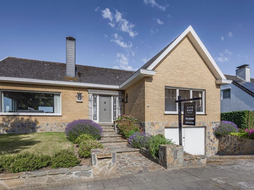 Ruime vrijstaande woning met uitbreidingsmogelijkheden op toplocatie in de Vijverhoflaan 46 8200 Sint-Michiels (Brugge). Bent u op zoek naar een ruime