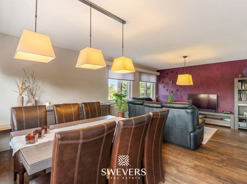 Voor meer info en foto’s, surf naar www.swevers.be – Instapklaar appartement op de 2de verdieping aan de Donkweg 52 bus 6 in Zonhoven. Met een bewoonb