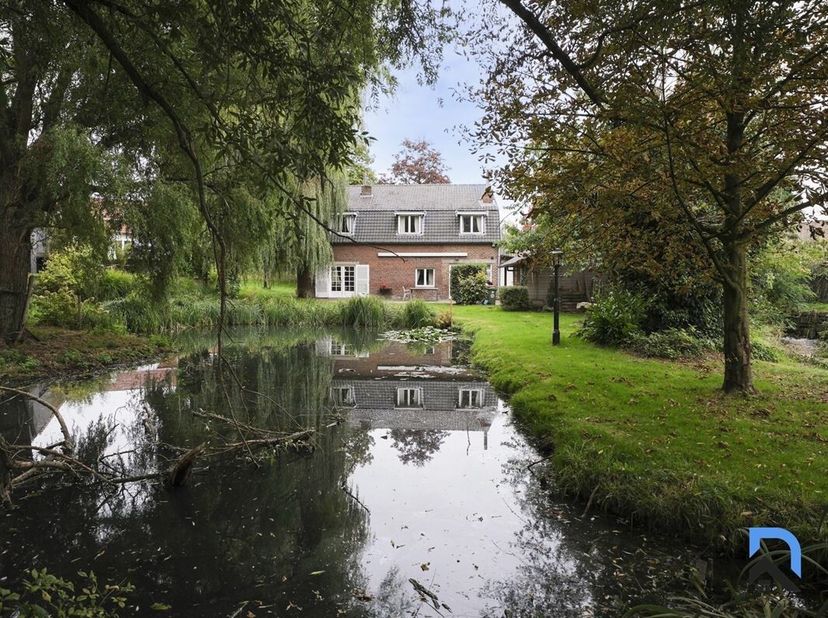 Unieke woning in het centrum van Bilzen<br />
In het centrum van Bilzen vinden we dit uniek eigendom terug. Op minder dan 10 minuten wandelen van het