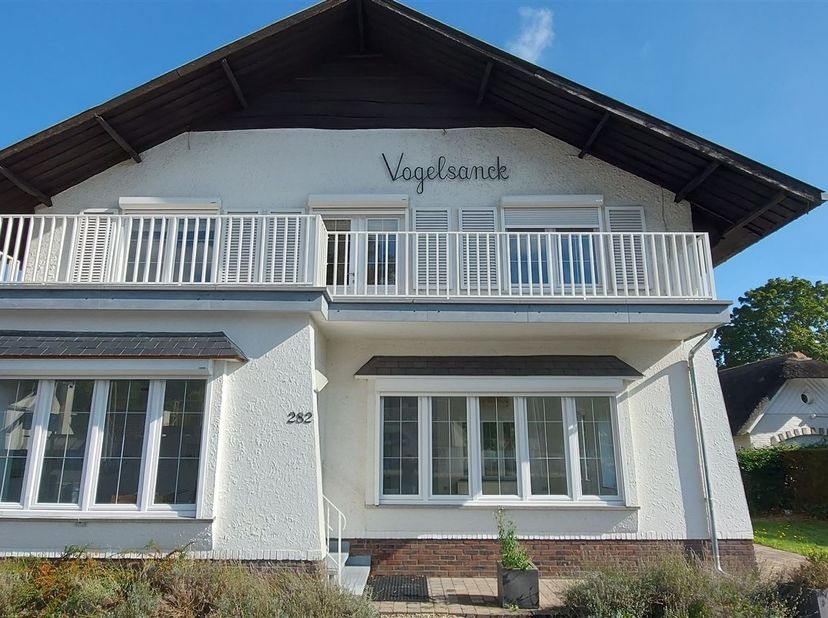Zoekt u een centraal gelegen handelspand met woonst? Wij hebben het voor u!<br />
<br />
Dit gerenoveerd handelspand is wegens zijn commerciële ligg