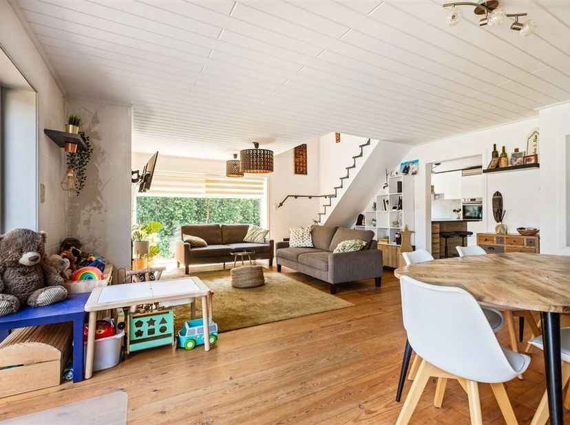 Spacieuse maison individuelle familiale située sur un magnifique terrain de 1 080 m² à proximité du centre de Mol<br />
Bénéficiant d'un emplacement e