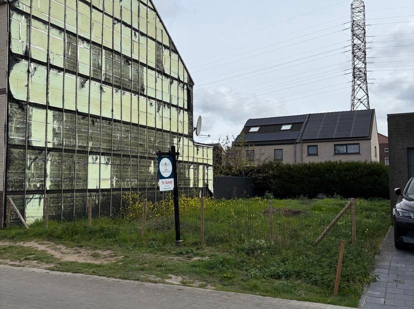 Vous recherchez l'emplacement idéal pour construire la maison de vos rêves dans les environs de Gand ? Alors ce terrain à bâtir situé dans la rue Elza