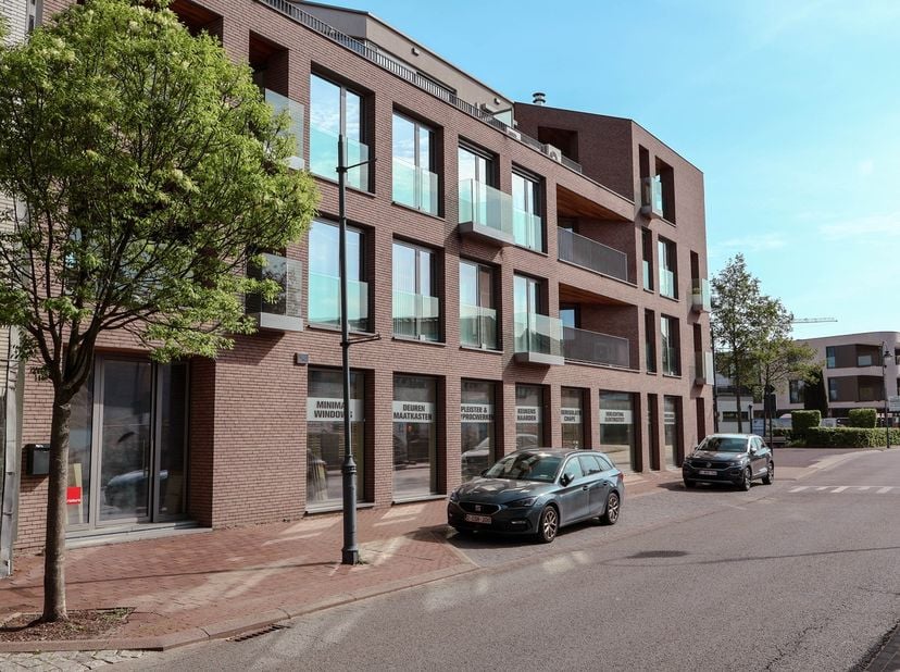 Ben je op zoek naar de perfecte locatie voor jouw bedrijf in het bruisende centrum van Diepenbeek? Zoek niet verder! Wij presenteren met trots dit uit
